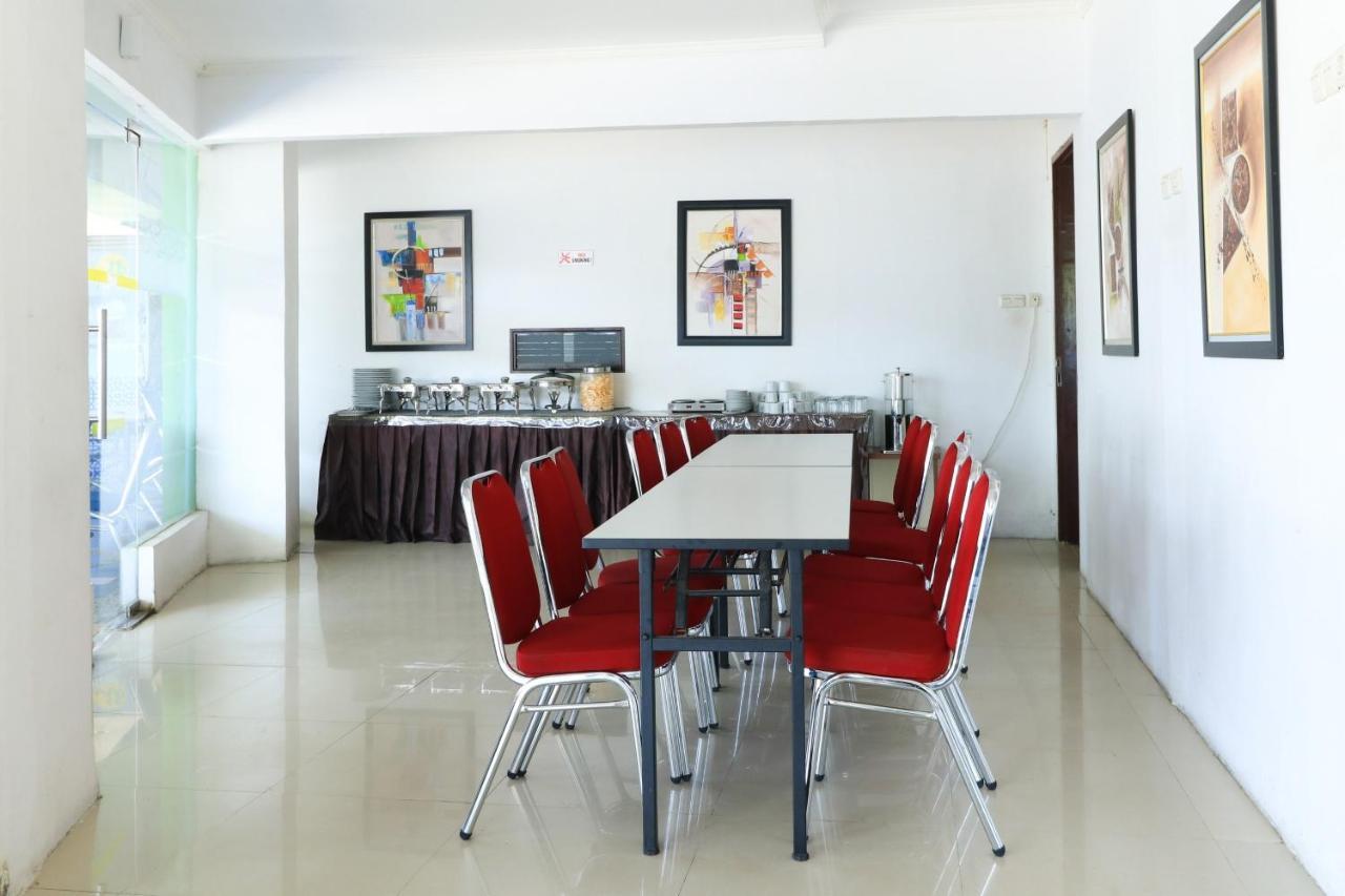 Al-Badar Hotel Syariah Makassar Exteriör bild