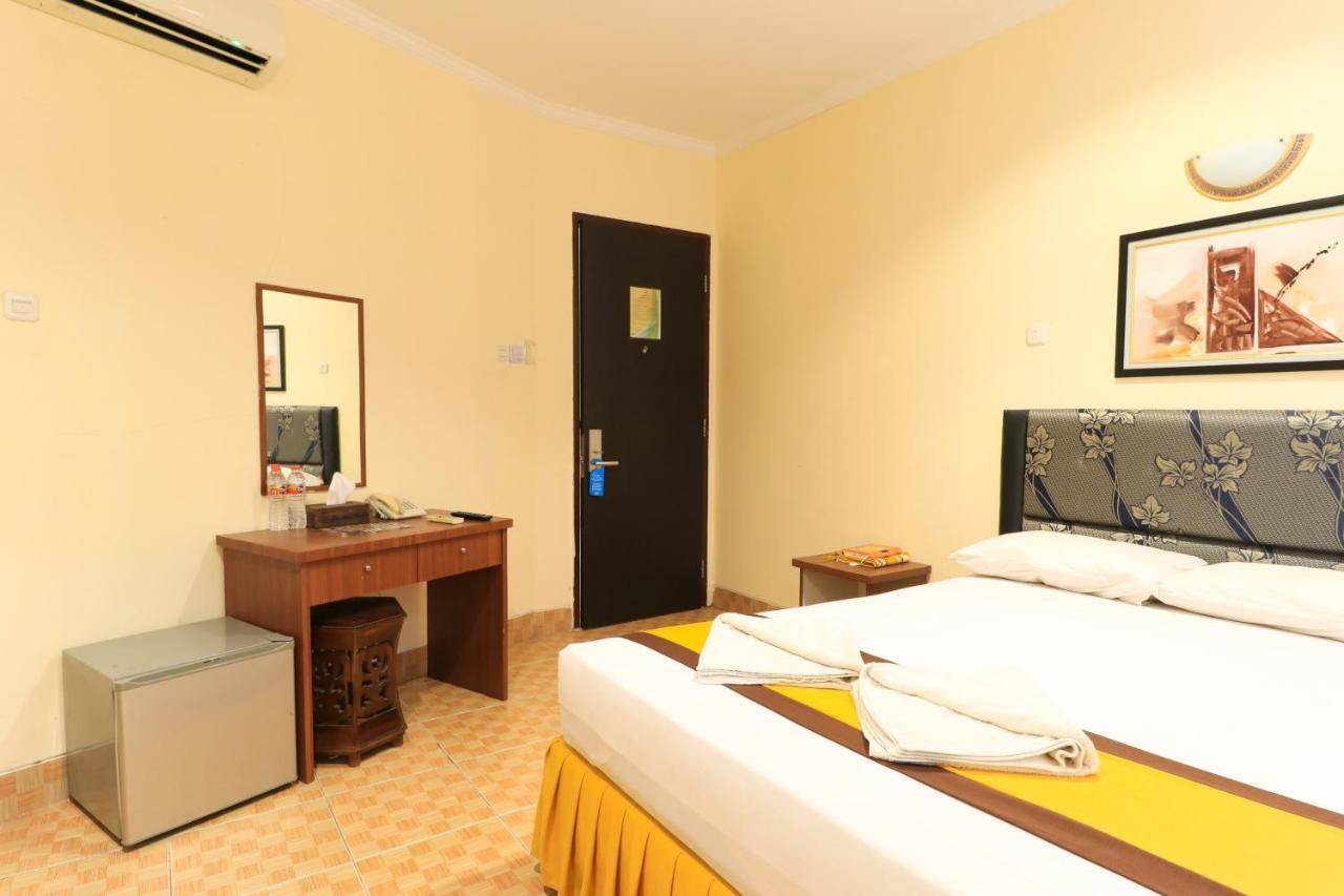Al-Badar Hotel Syariah Makassar Exteriör bild