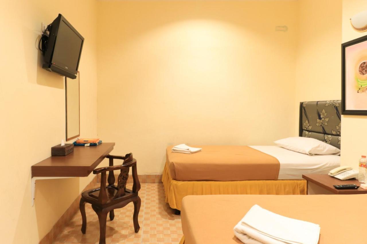 Al-Badar Hotel Syariah Makassar Exteriör bild