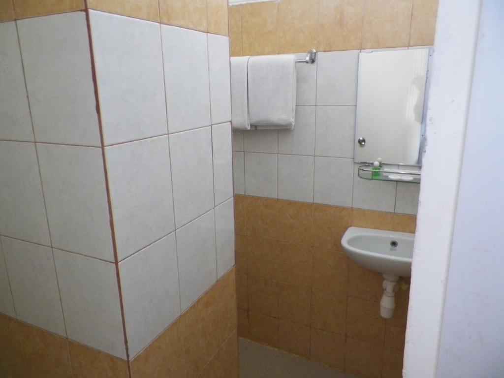 Al-Badar Hotel Syariah Makassar Exteriör bild