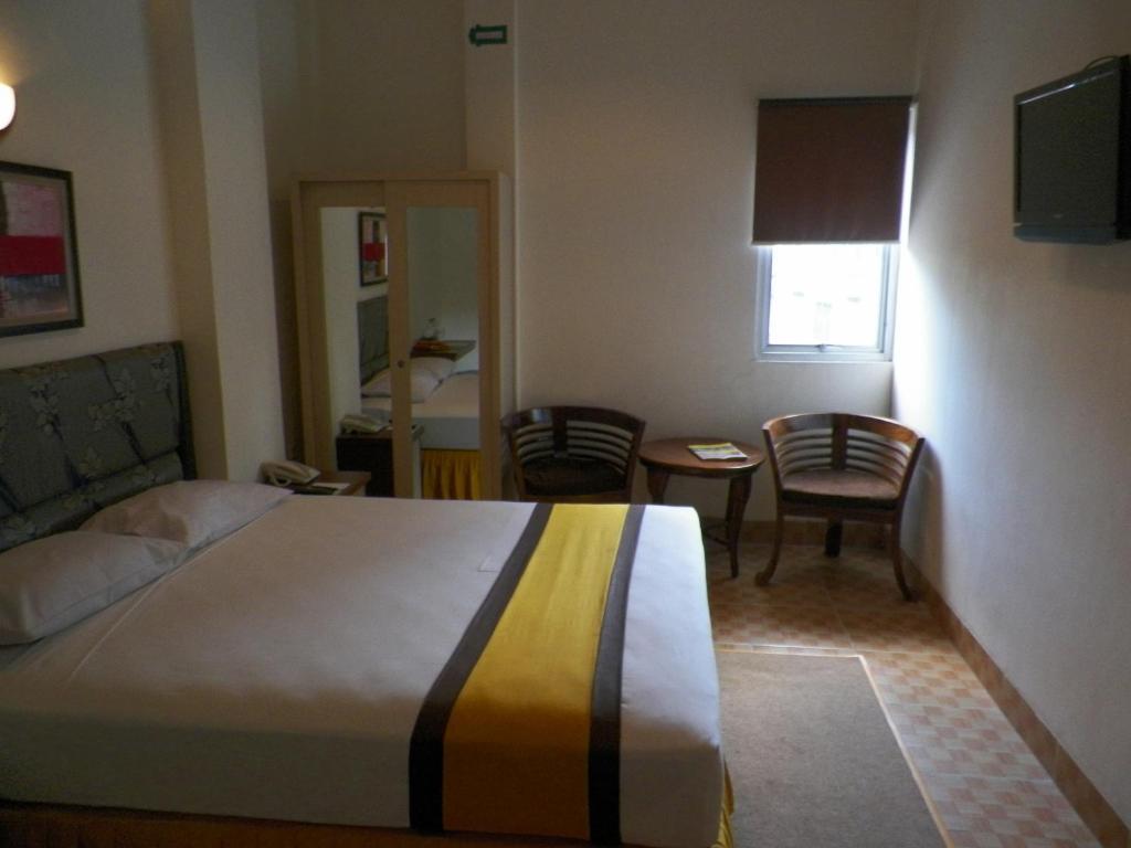 Al-Badar Hotel Syariah Makassar Exteriör bild