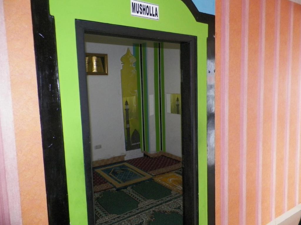 Al-Badar Hotel Syariah Makassar Exteriör bild